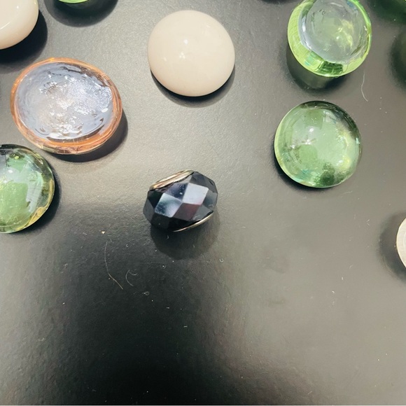 Charm - Black Reflective Bead - Picture 3 of 4